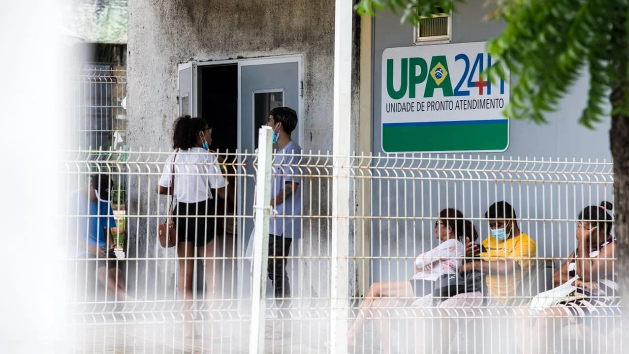 Mulher é presa por suspeita de hom0fob1a em UPA de Fortaleza e responde em liberdade