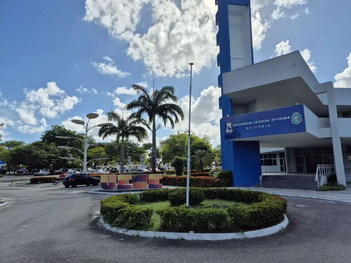 Alece aprova criação de 37 novos cargos para professores da Uece