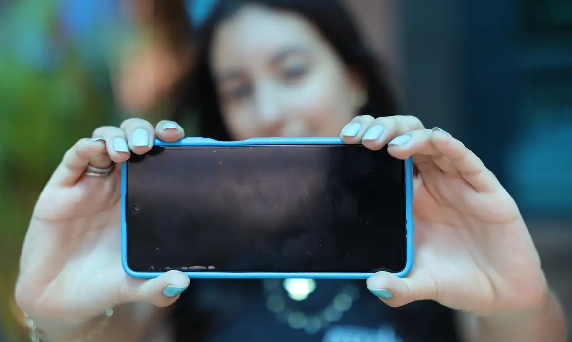 Uso de internet por adolescentes nas escolas cai de 51% para 37%, aponta pesquisa