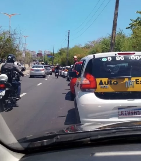 Instrutores de autoescolas protestam em Fortaleza contra mudanças na CNH