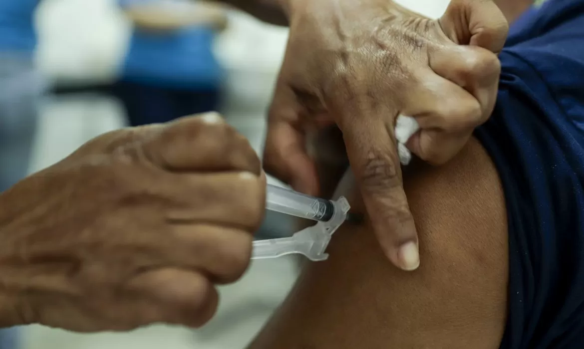 Dia D de multivacinação é realizado neste sábado em todo o país