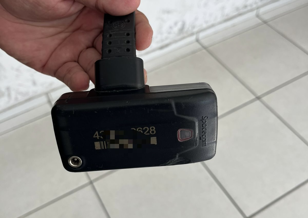 Polícia Militar encontra tornozeleira eletrônica dentro do Colégio Lysia Pimentel, no bairro Residencial Novo caiçara