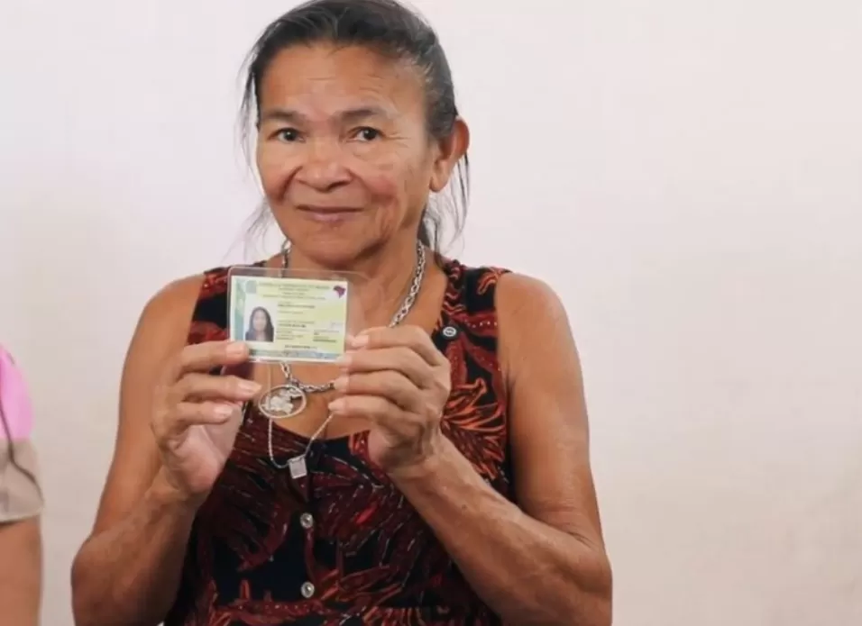 Idosa cria o próprio nome e data de nascimento e tira primeiro documento aos 70 anos no Ceará