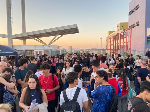 Enem 2025: 4,8 milhões participam do 1° dia de provas neste domingo