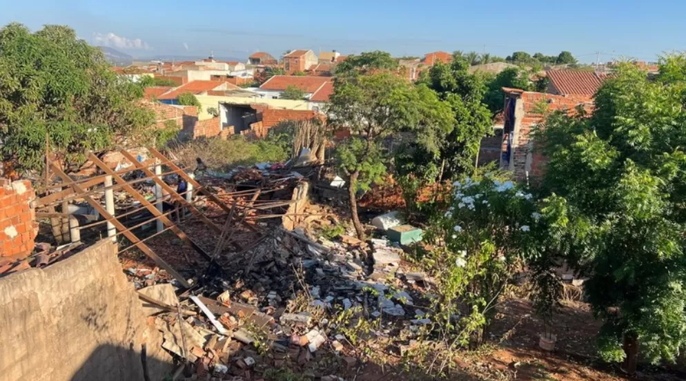 Homem m0rr3 de susto após explosão em fábrica clandestina de fogos em Juazeiro do Norte