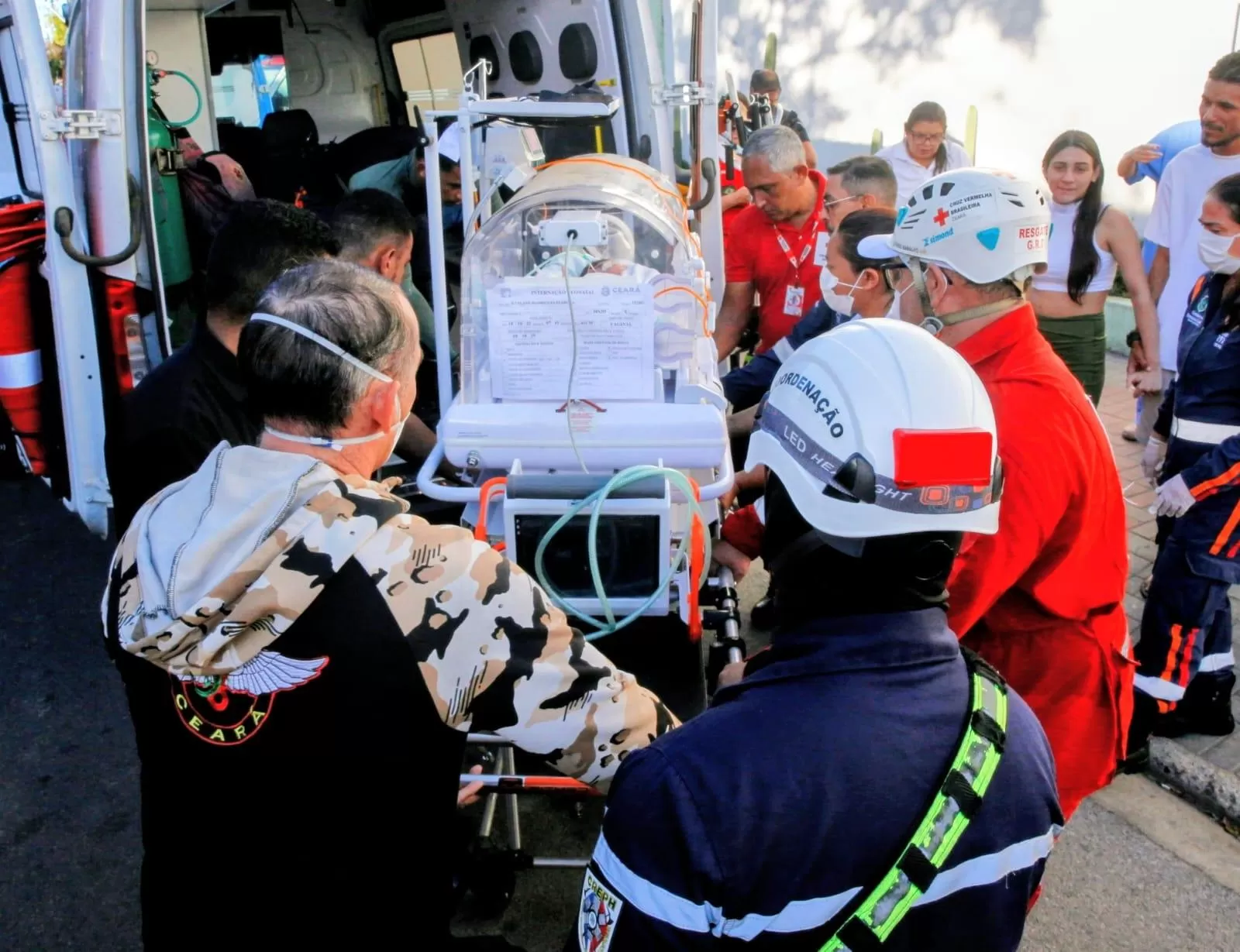 Transferência de pacientes do Hospital César Cals é concluída após 8 horas de operação