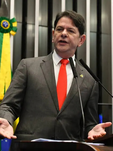 Voto de Cid Gomes a favor do PL da Dosimetria provoca revolta e divide opiniões no Ceará e em Sobral