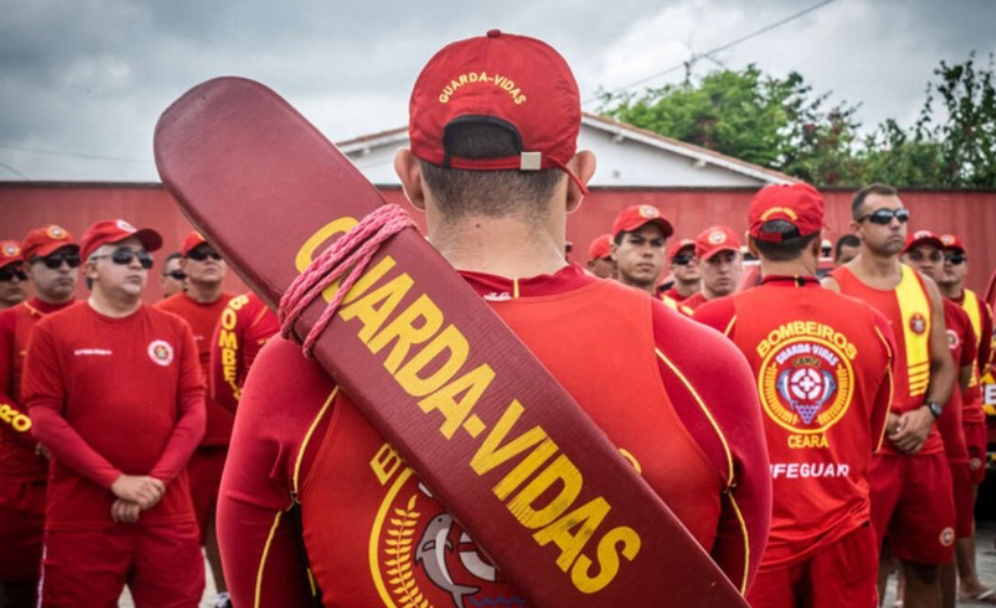 Mais de 500 pessoas foram salvas de afogamento pelo Corpo de Bombeiros no litoral do Ceará em 2025