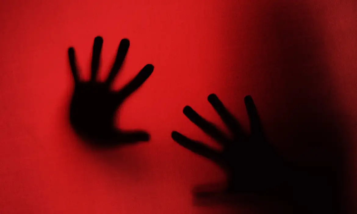 Mais de 71 mil mulheres foram vítim4s de violênc14 domést1c4 no RJ em 2025