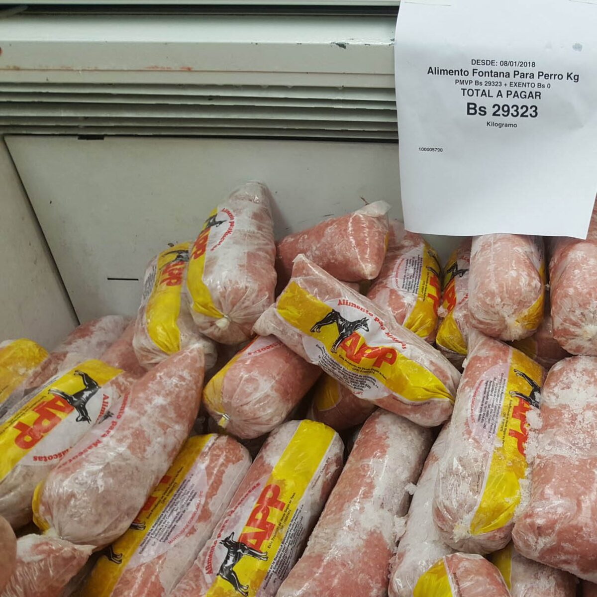 Venezuelanos chegaram a comer comida de cachorro durante crise alimentar em 2018, aponta ONG