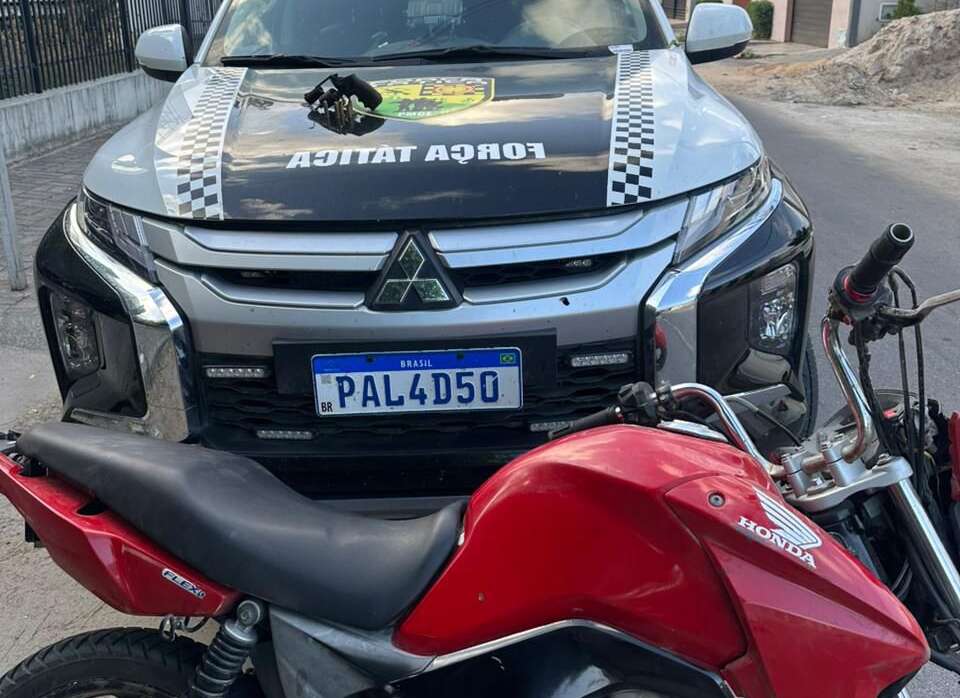 PMCE apreende arm4 de f0g0 e recupera motocicleta roubada na zona rural de Itapipoca