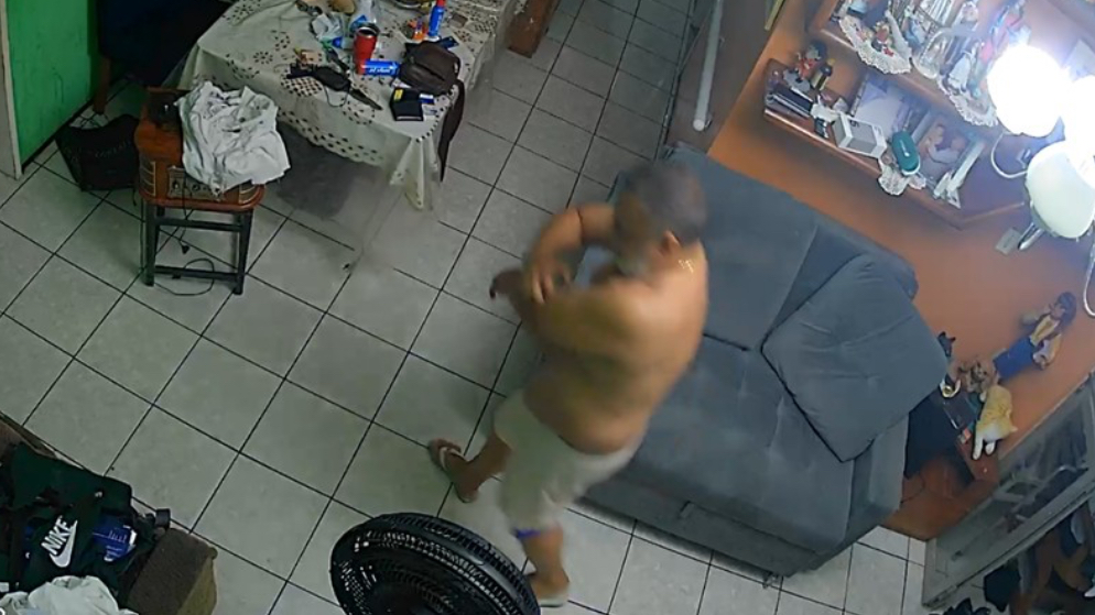 Homem agr!d3 mulher e machuca a si mesmo para silumar legitima defesa