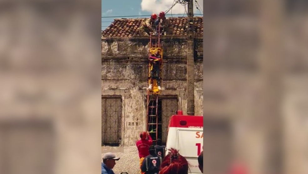 Homem sofre choque elétr1c0 ao trabalhar em telhado e é resgatado pelos Bombeiros em Massapê