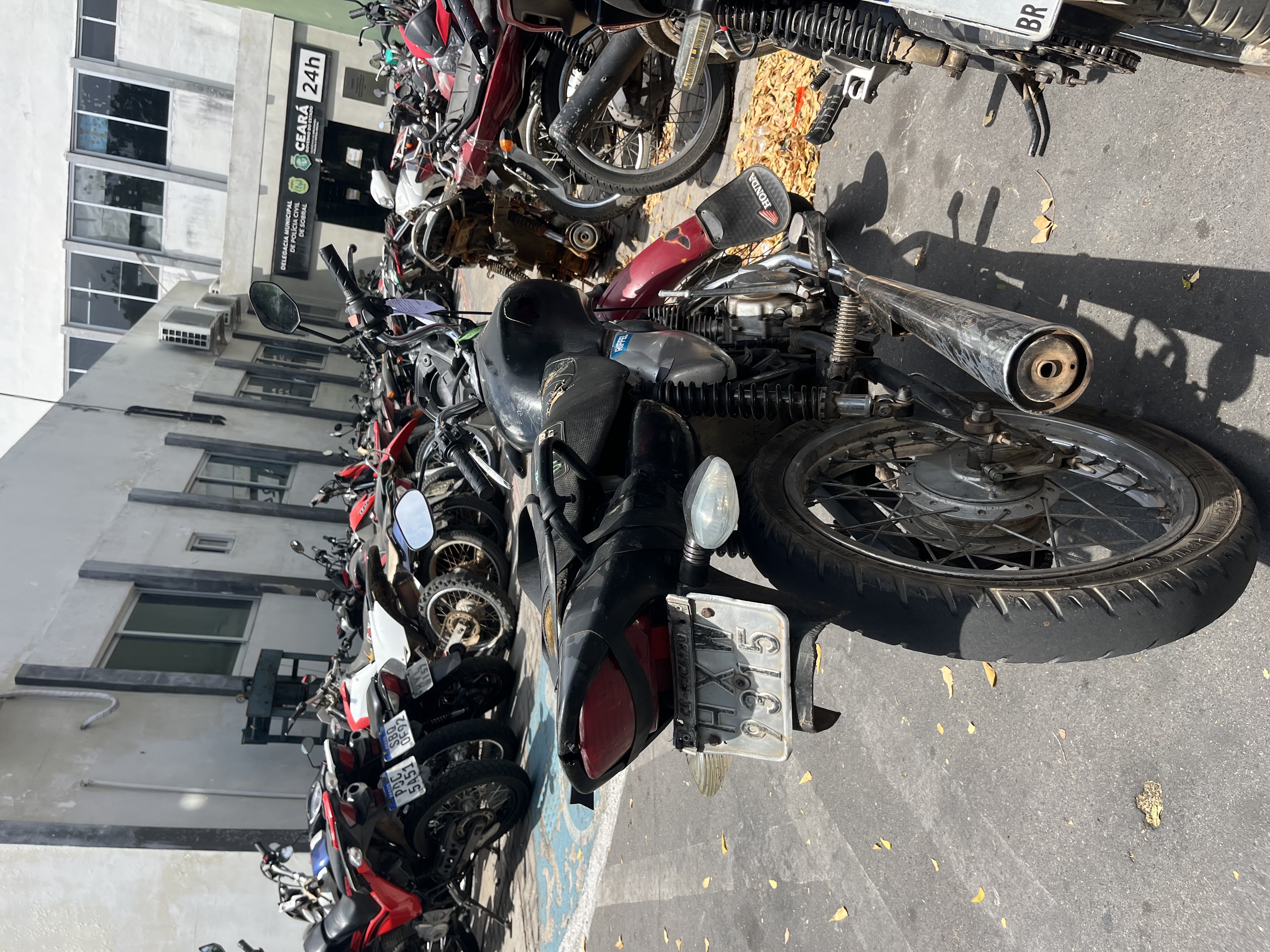 Polícia Militar encontra motocicleta abandonada com sinais de adulteração em Jaibaras