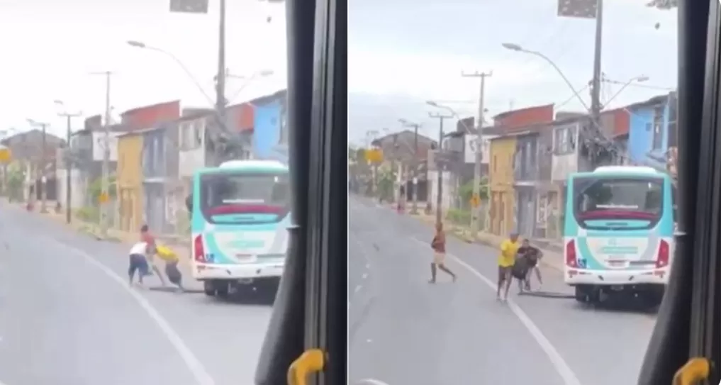 Ônibus colide com poste, derruba fiação e passageiros usam saída de emergência em Fortaleza