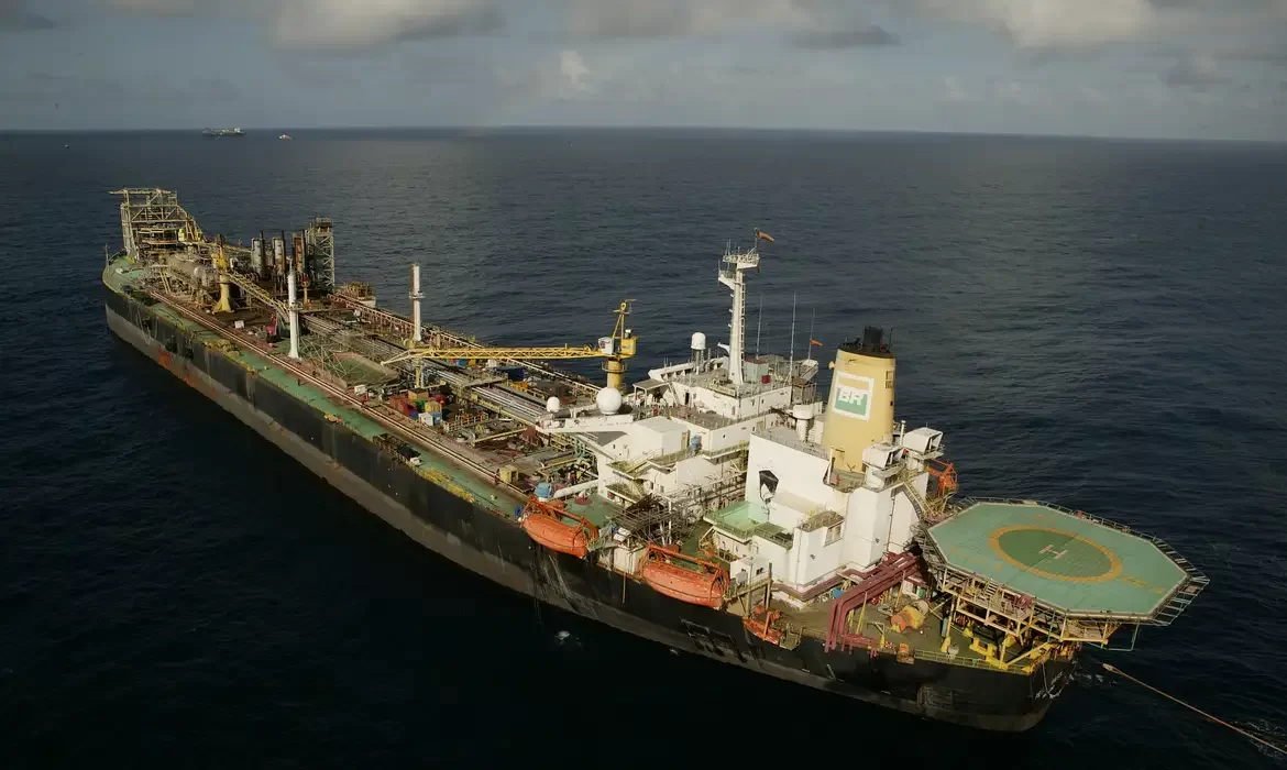 Espírito Santo retoma vice-liderança na produção de petróleo no Brasil após seis anos