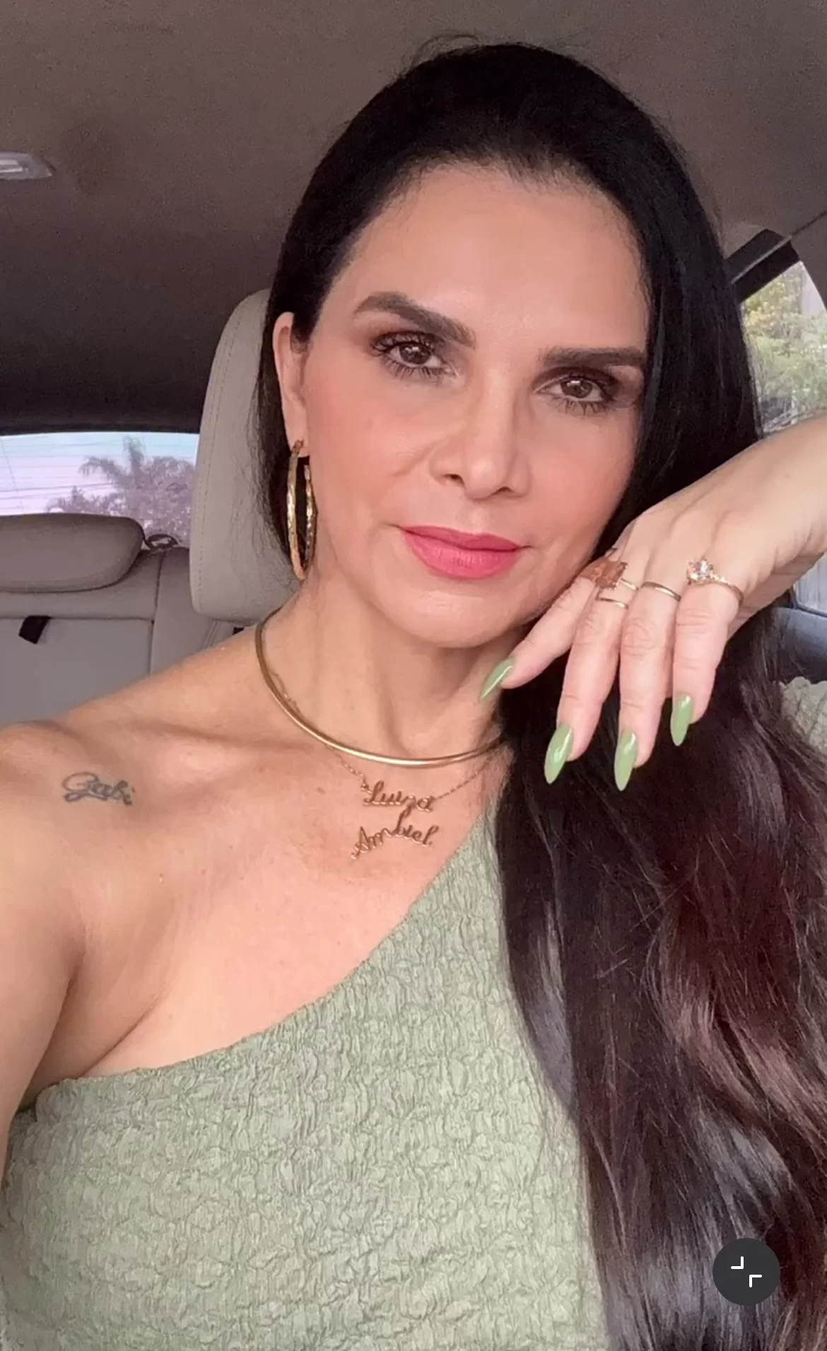 INUSITADO: influenciadora Luiza Ambiel anuncia pré-venda da água da própria banheira para fãs