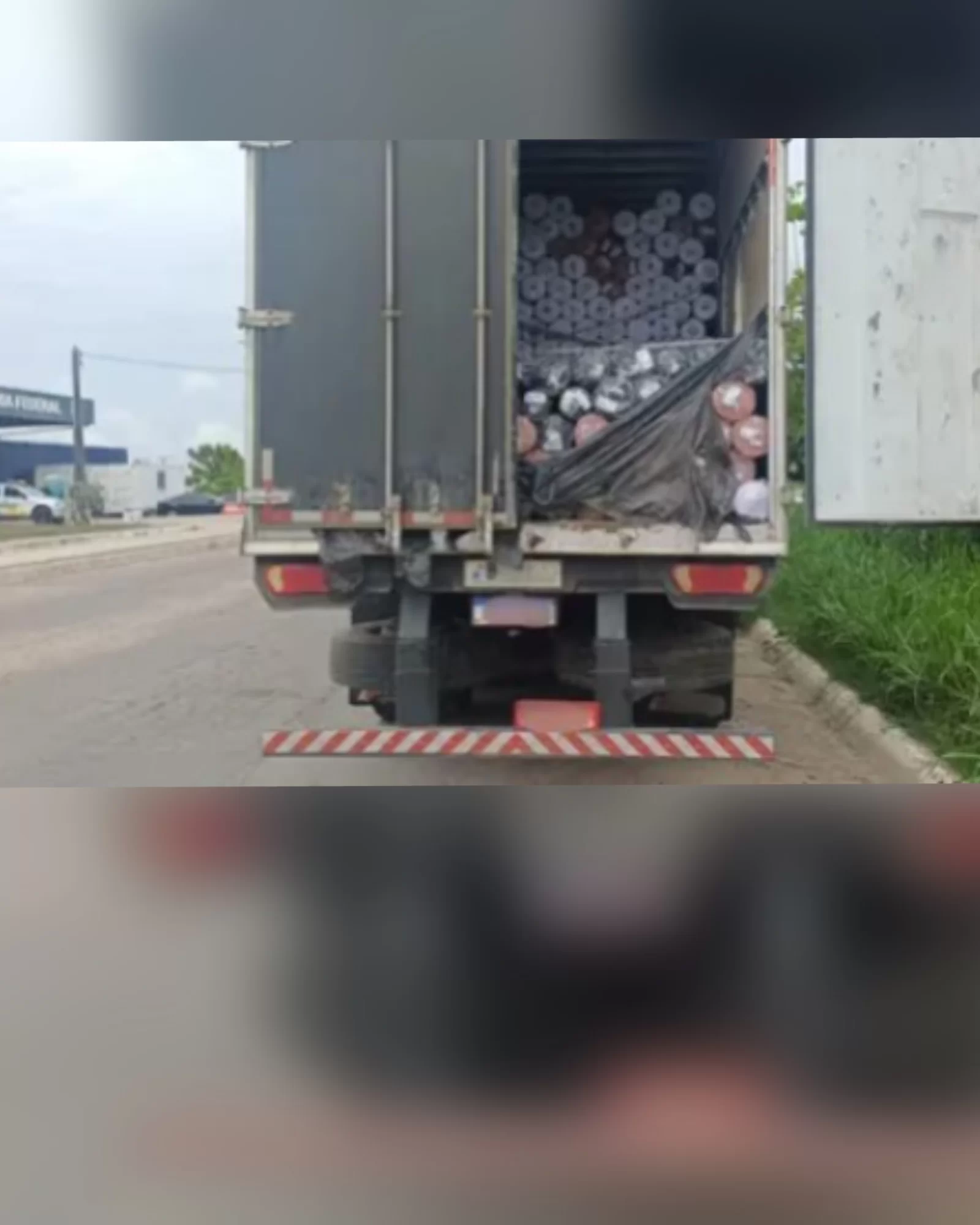 PRF e Sefaz apreendem mais de 30 toneladas de tecidos irregulares em Itaitinga