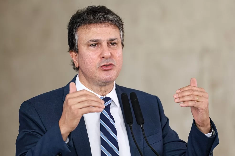Camilo Santana nega atrito com Cid Gomes e diz que são “irmãos” após comentário sobre distanciamento