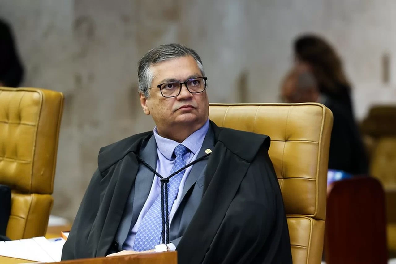 Flávio Dino suspende quebra de sigilos da CPMI do INSS que inclui Lulinha entre 87 investigados