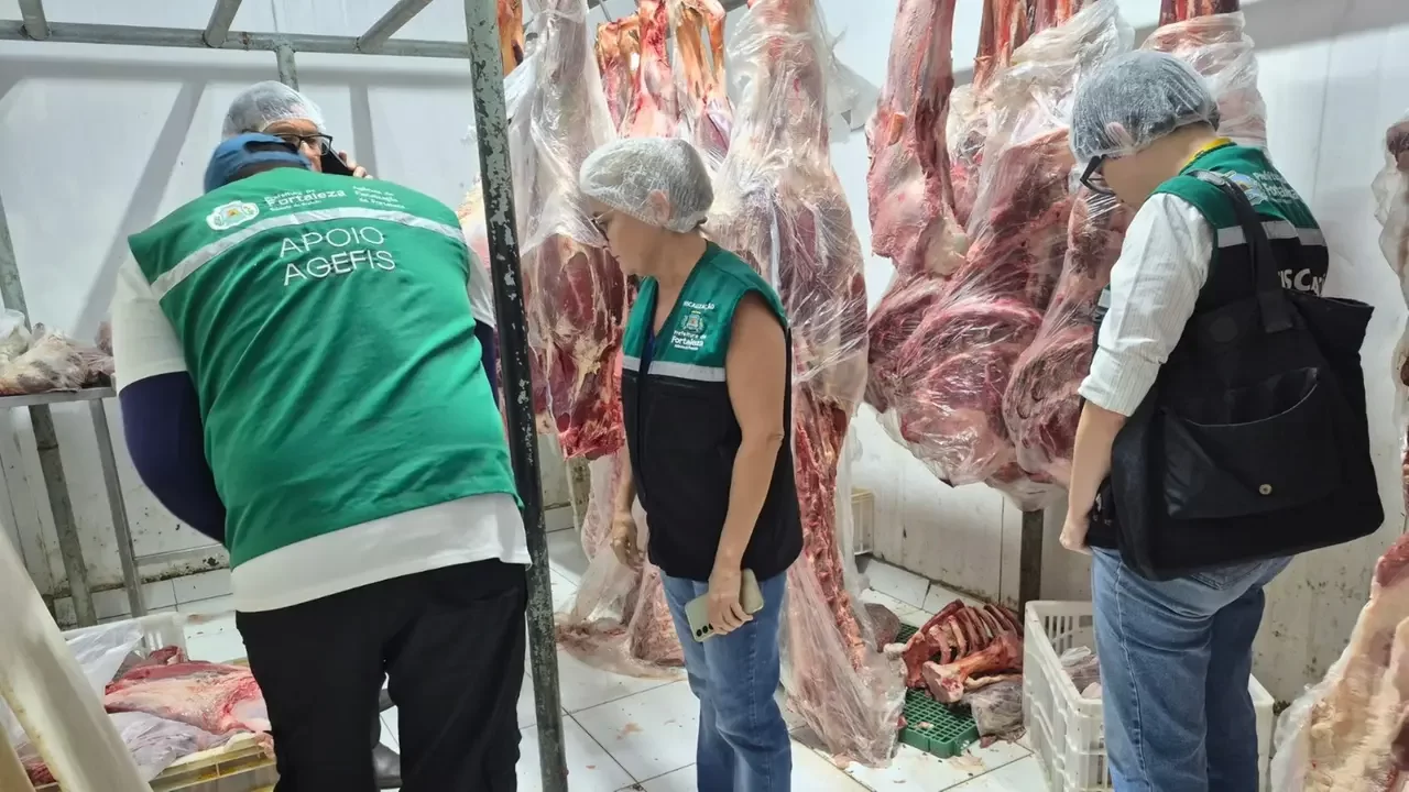 Fiscalização apreende 500 kg de carne irregular em estabelecimento de Messejana