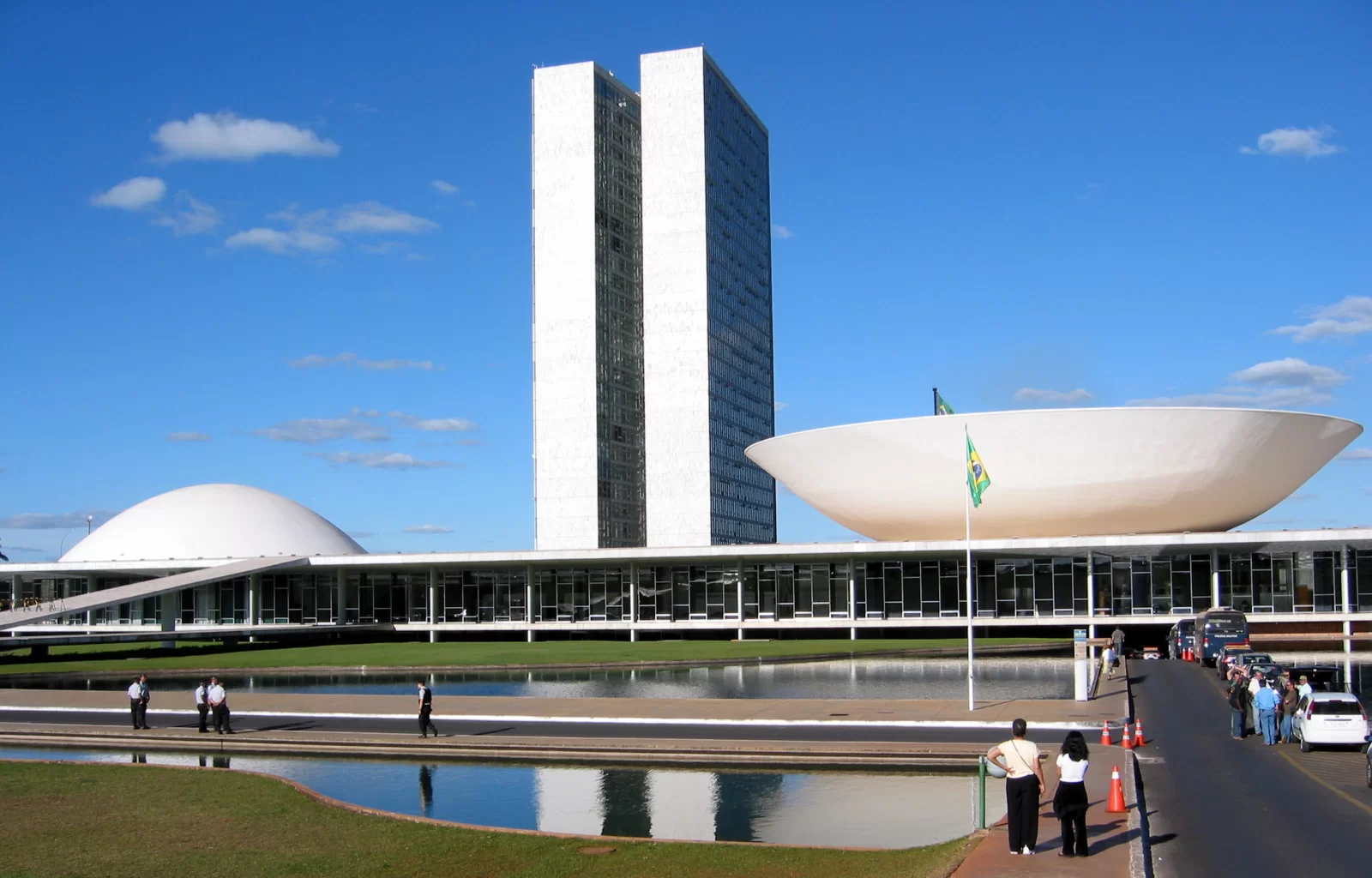 Estudo aponta que novos pisos salariais podem gerar impacto de R$ 2,8 bilhões por ano para municípios do Ceará