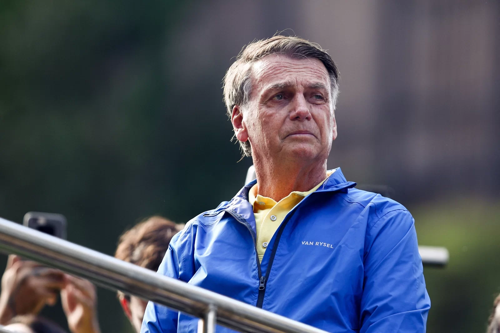 Jair Bolsonaro é diagnosticado com broncopneumonia e permanece internado em UTI no DF