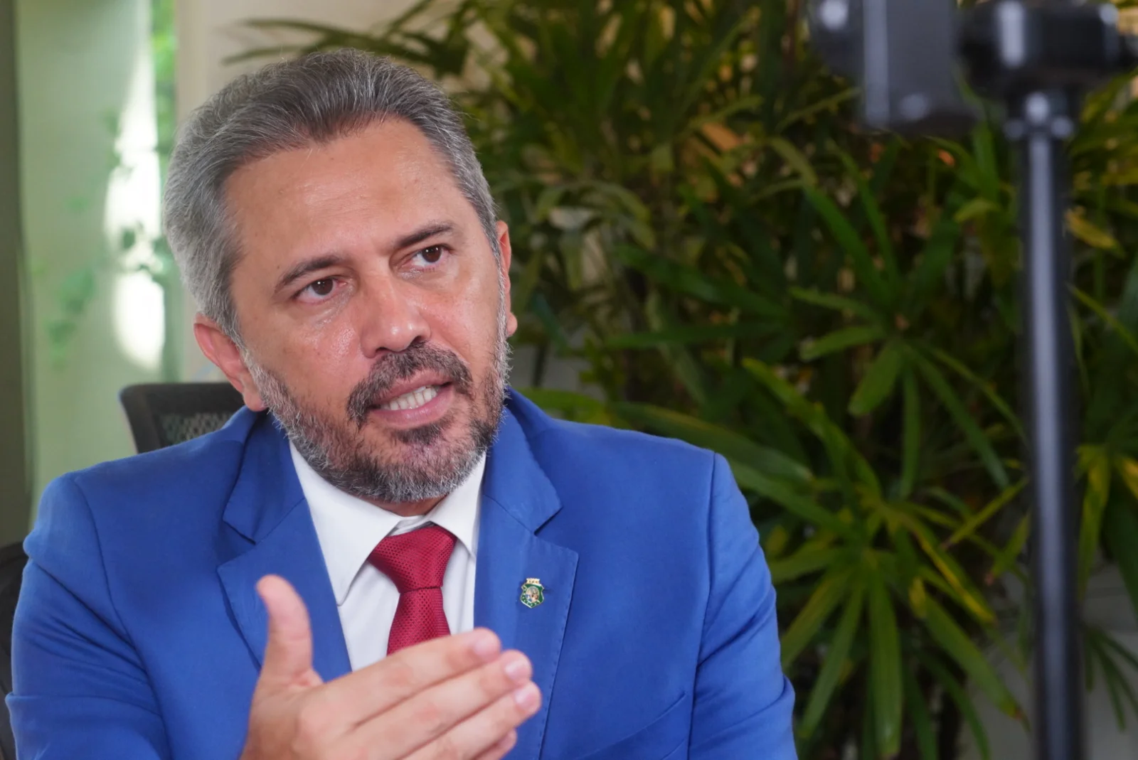 Elmano de Freitas comenta pesquisa Datafolha e minimiza cenário eleitoral no Ceará