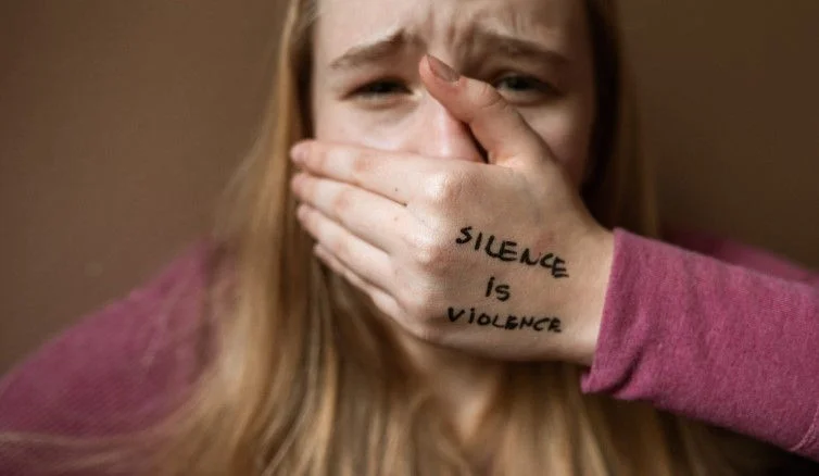 Jovens apresentam índices mais machistas que gerações anteriores, aponta pesquisa internacional