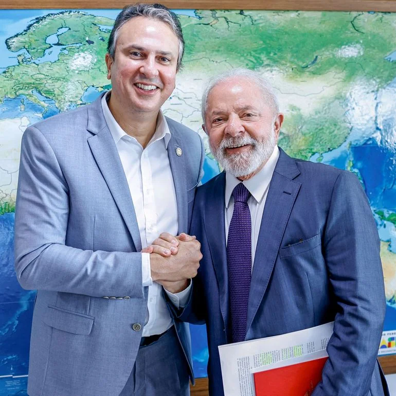 Lula indica possibilidade de candidatura de Camilo Santana nas eleições deste ano