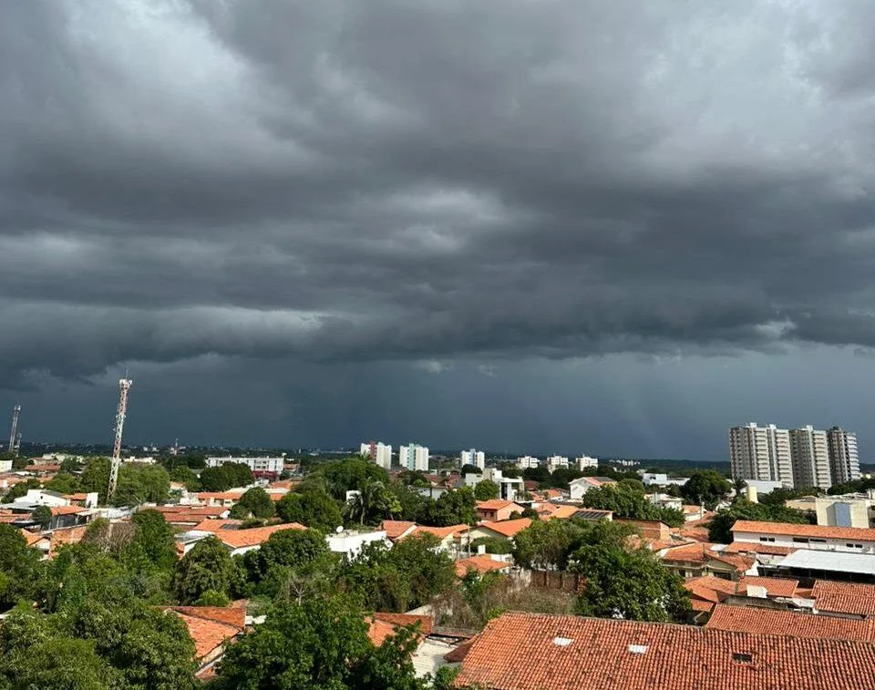 Sobral, Forquilha, Santana do Acaraú e outras cidades estão sob aviso de perigo para chuvas intensas no Ceará