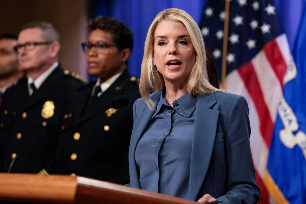 Trump demite procuradora-geral e abala cúpula da Justiça dos EUA