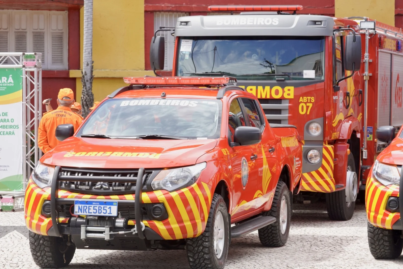 Governo do Ceará entrega viaturas e equipamentos para reforçar atuação dos Bombeiros