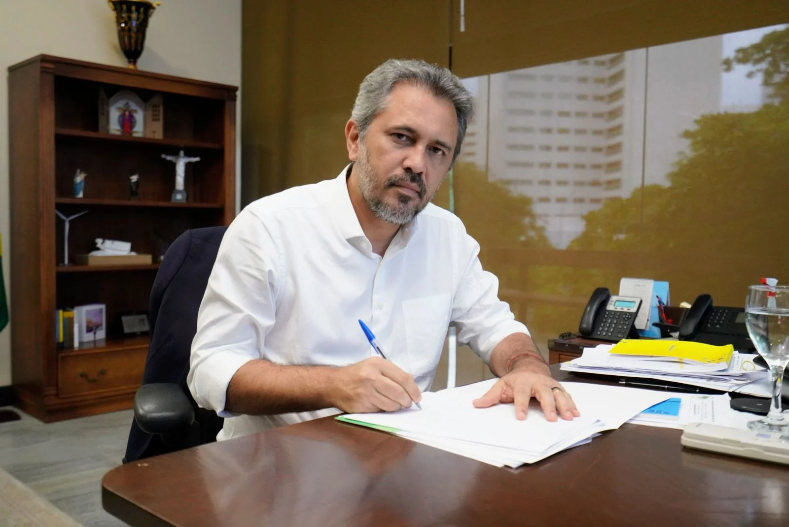 Governo do Ceará homologa concurso com 964 vagas para socioeducador