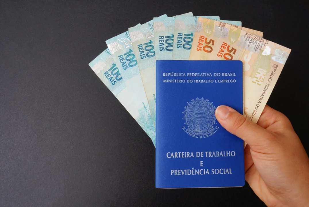 Governo federal propõe salário mínimo de R$ 1.717 para 2027