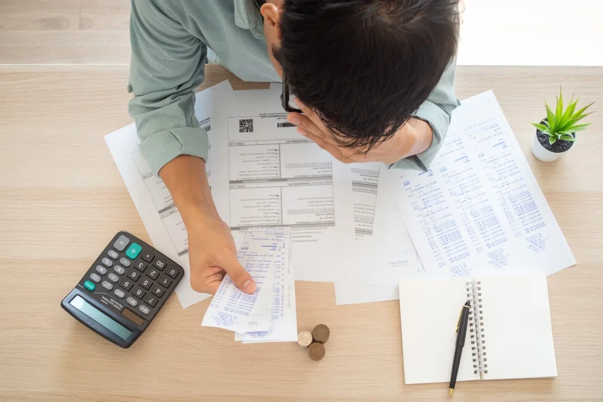 Dívidas dos brasileiros batem recorde e preocupam economia do país