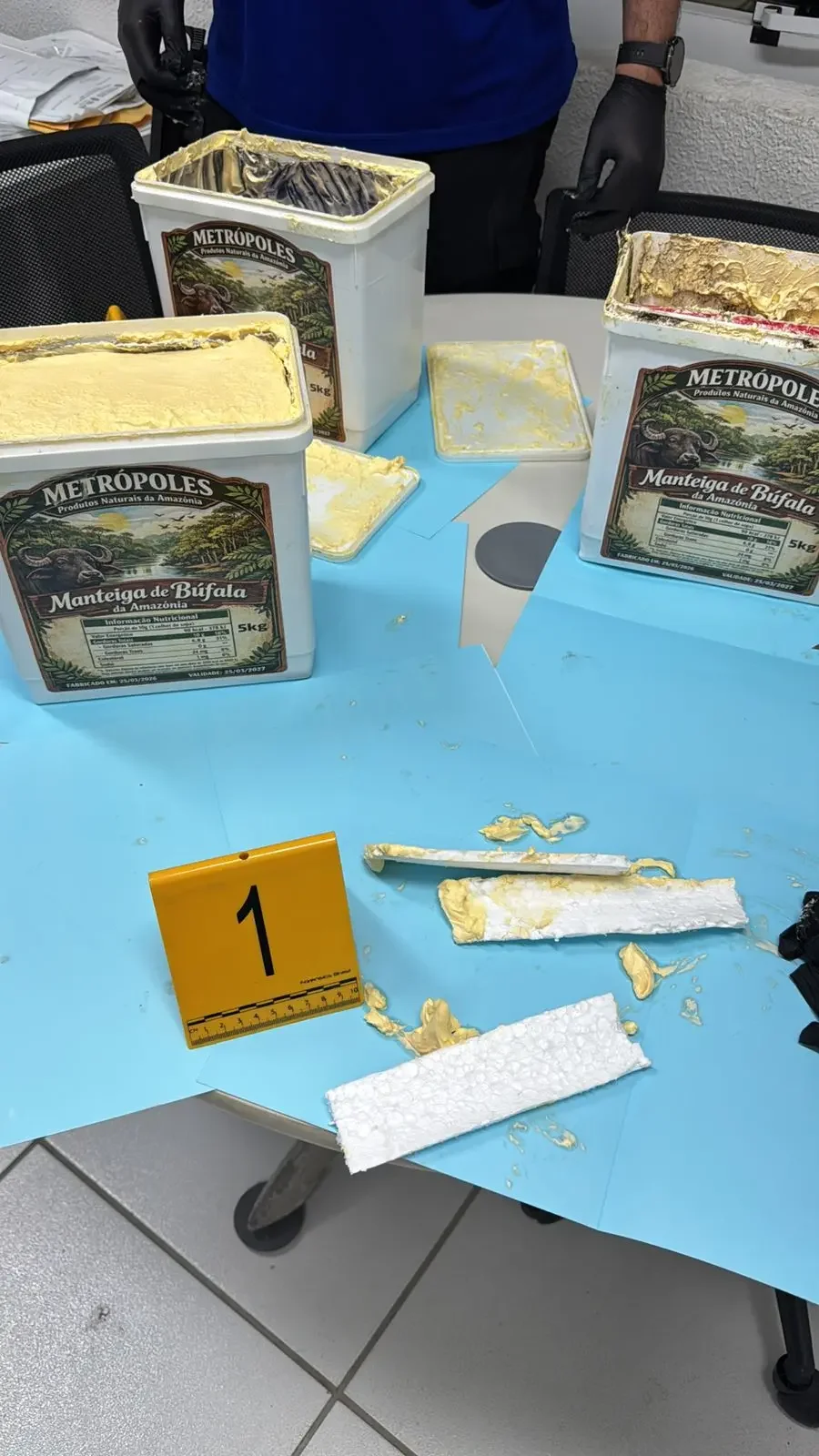 Trio é preso com 28 kg de skunk escondidos em potes de manteiga em Fortaleza