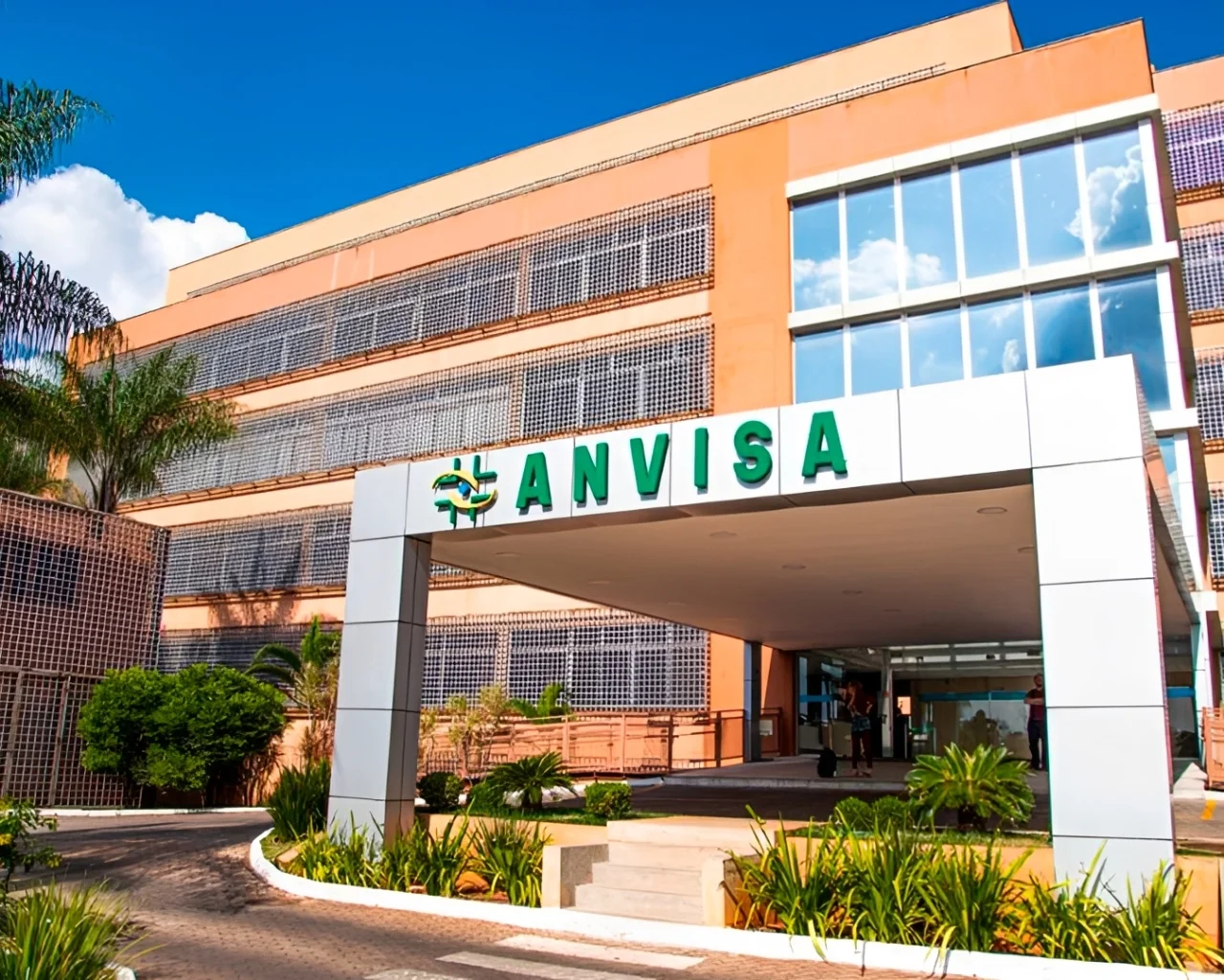 Anvisa suspende protetores solares e repelentes por irregularidades na fabricação