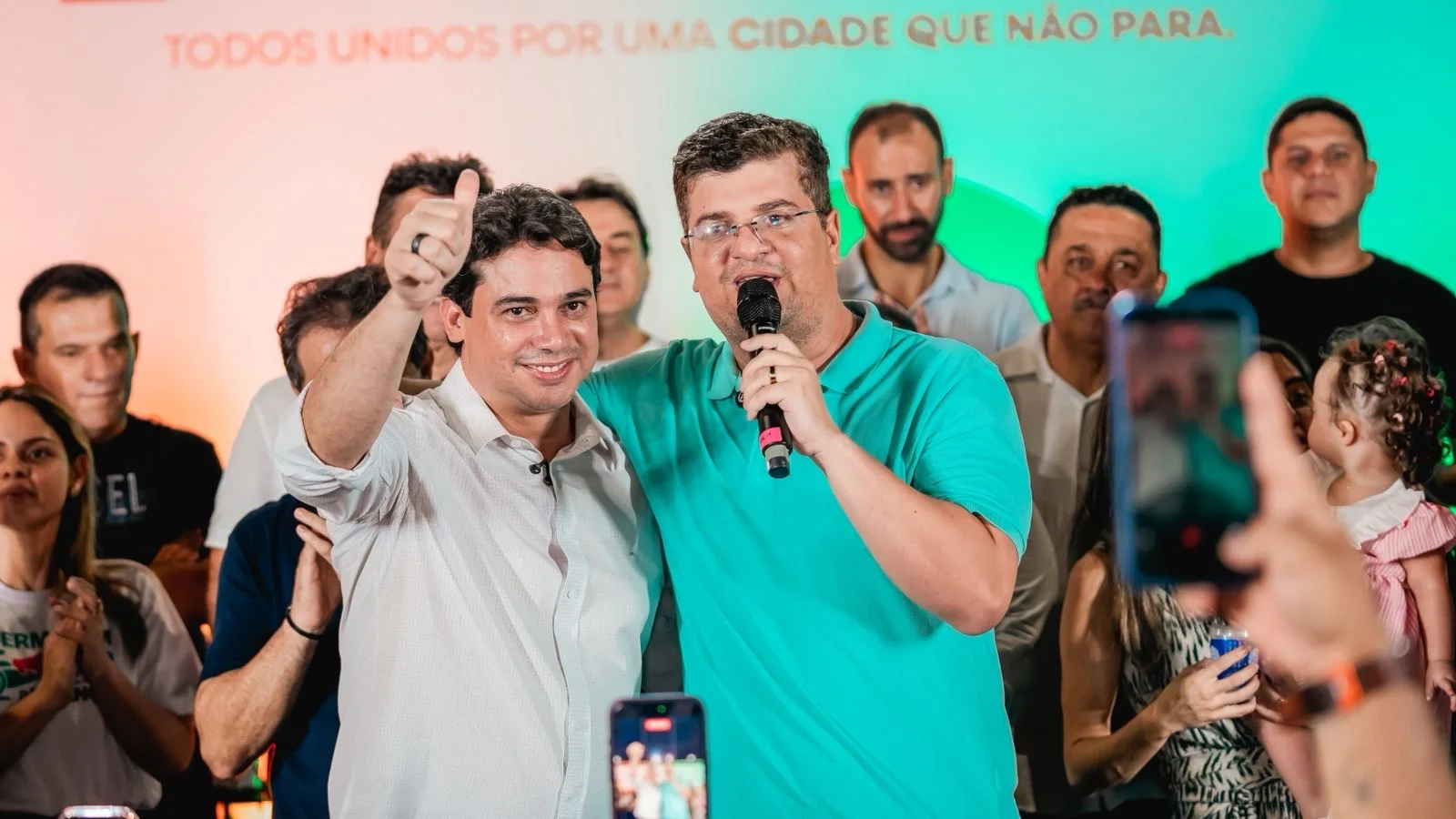 Júnior Mano participa de reinauguração da Praça Mauá e anuncia recursos para Fortaleza