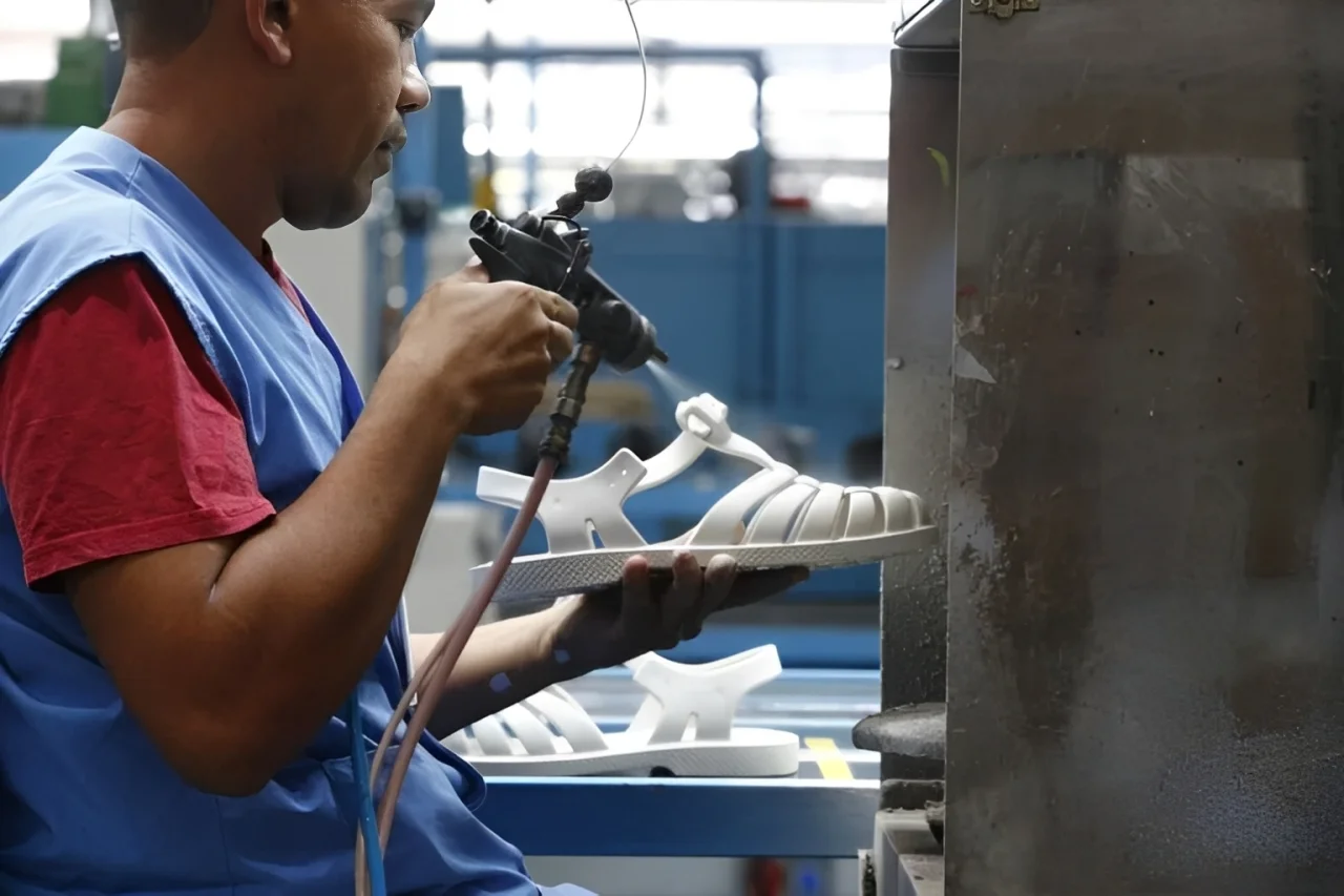 Ceará lidera produção e exportação de calçados no Brasil em 2025