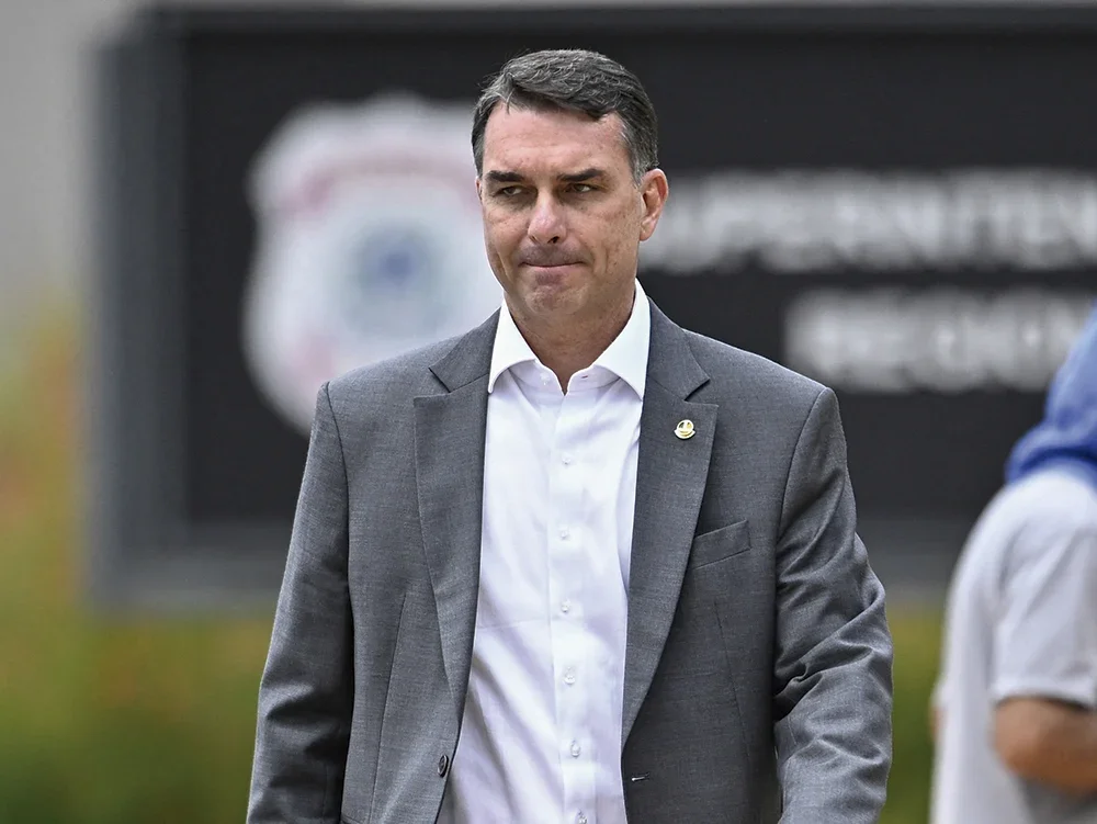 PF investiga emenda de Flávio Bolsonaro destinada a ONG ligada aos irmãos Brazão