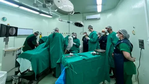 Paciente de 20 anos recebe tratamento inédito com polilaminina pelo SUS no Ceará