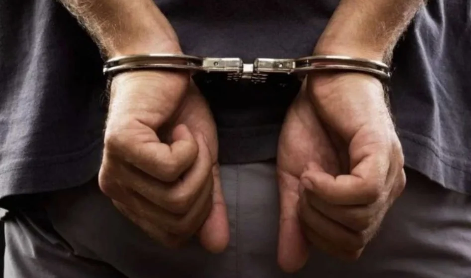 Homem é baleado na região genital e na perna durante cobrança de dívida em Fortaleza; suspeito é preso