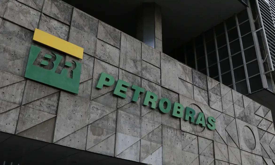 Diesel fica mais barato a partir desta segunda-feira após redução anunciada pela Petrobras