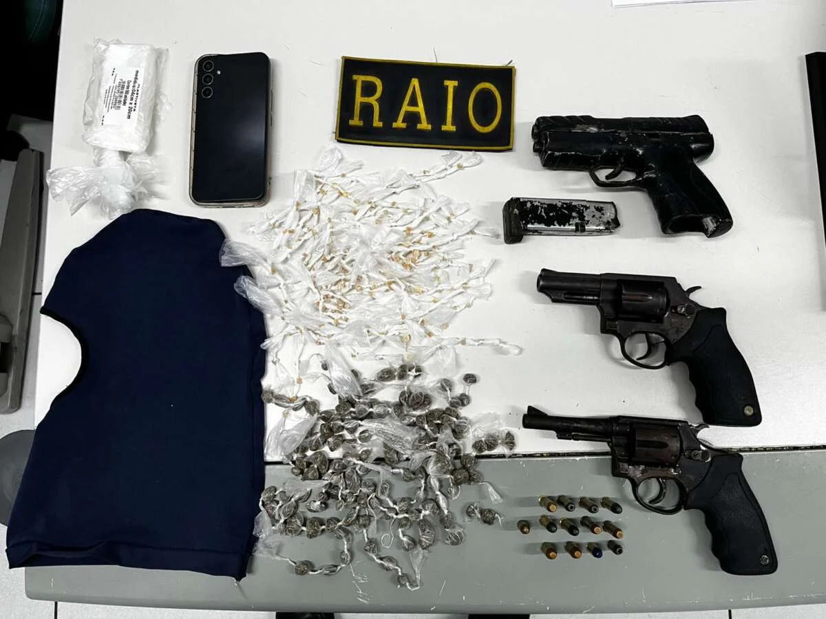 Em Reriutaba, CPRaio apreende arm4s, dr0g4s e celular com registro de r0ub0 após denúncia