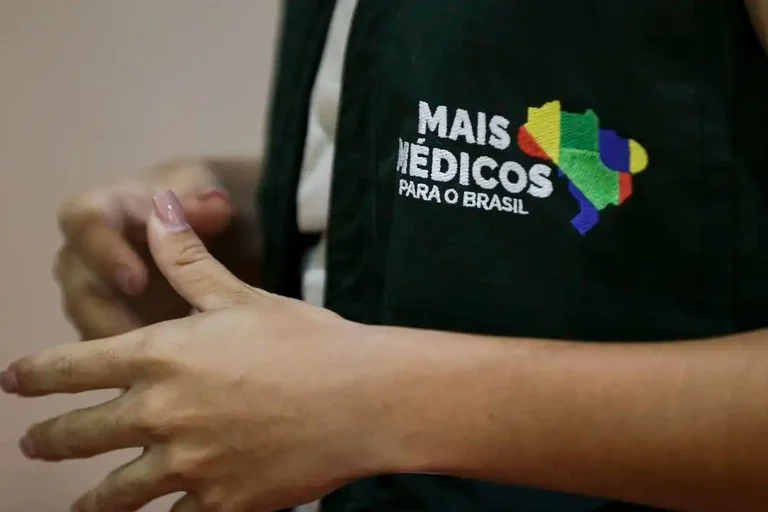 Mais de 240 médicos especialistas são acolhidos no Ceará; Sobral está entre os municípios contemplados pelo programa federal