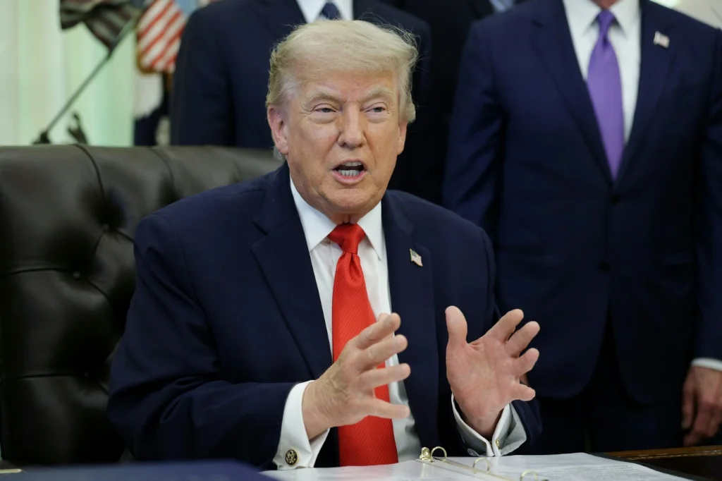 Trump afirma que acordo de paz com Irã deve ser assinado neste domingo (14)