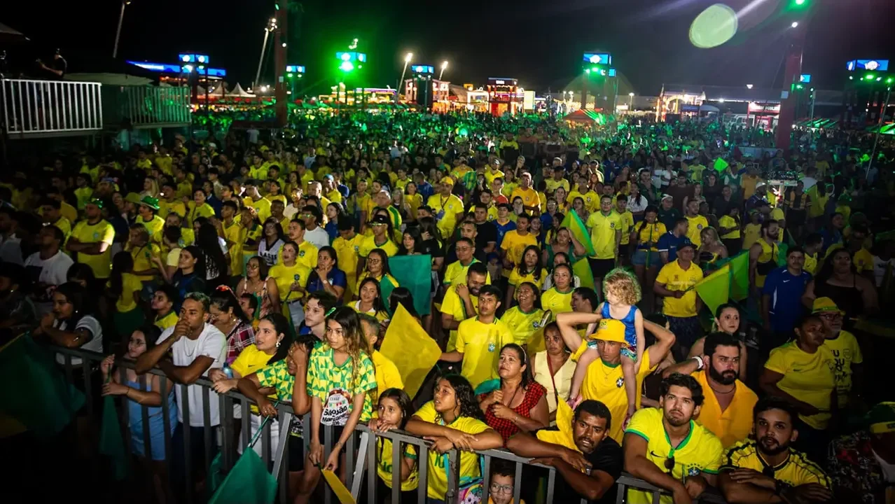 Torcedores cearenses transformam estreia do Brasil em festa e emoção na Copa do Mundo