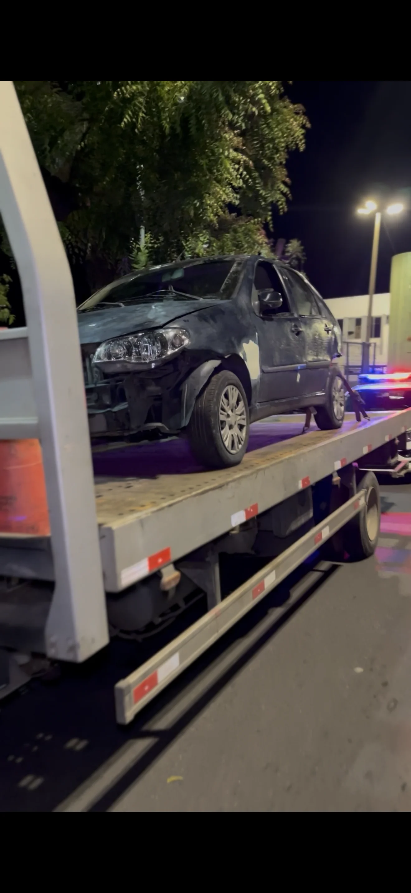 Carro invade residência durante jogo do Brasil e deixa pedestre ferido no bairro Padre Palhano, em Sobral