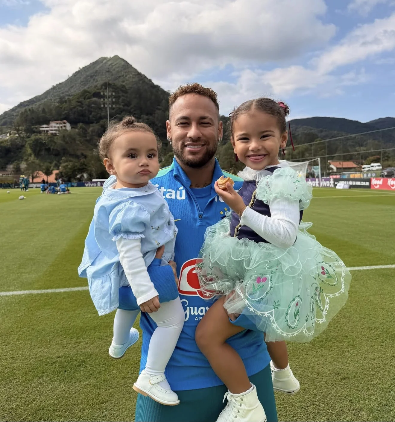 Neymar revela que será pai pela 5ª vez e brinca: “Vou endoidar” durante anúncio em família